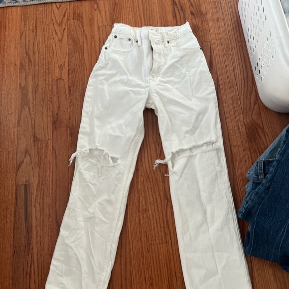 Never Worn before Abercrombie 90s straight leg Ultra High Rise jeans - Picture 3 of 3